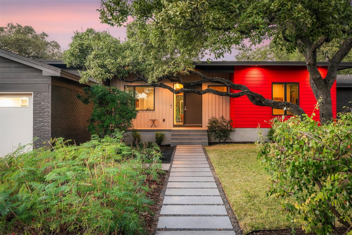 5600 Lakemoore DR - front exterior - Luxury home in Lakewood Park Sec 01, Austin, TX