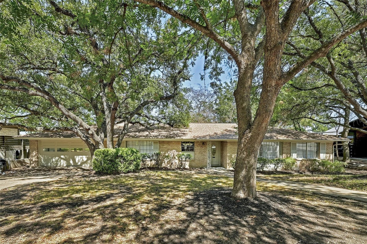 View 5603 Ridge Oak Dr in Highland Park West Sec 03 5603 Ridge Oak Dr - property photo 1 - Luxury home in Highland Park West Sec 03, Austin, TX