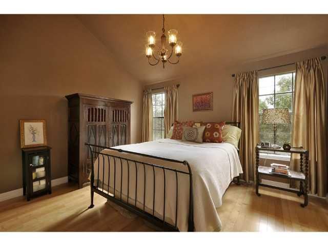 View 5604 Bonnell Vista St Unit #E-4 in Austin 5604 Bonnell Vista St Unit #E-4 - property photo 1 - Luxury home in Austin, Austin, TX