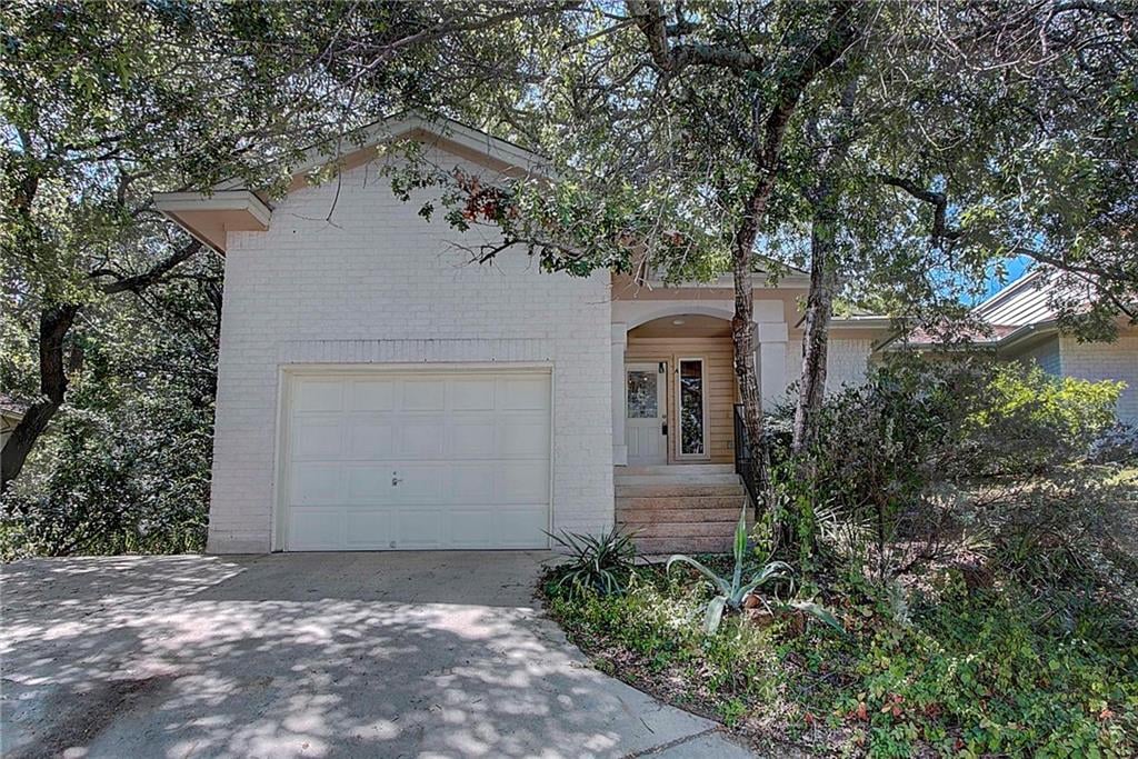 View 5604 Creek BTM Unit #A in Stoneledge 01 5604 Creek BTM Unit #A - property photo 1 - Luxury home in Stoneledge 01, Austin, TX