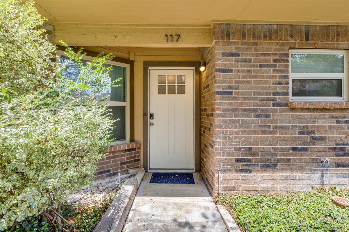 View 5608 Cougar DR Unit #117 in Heatherwood Condo Ph 02 5608 Cougar DR Unit #117 - property photo 1 - Luxury home in Heatherwood Condo Ph 02, Austin, TX
