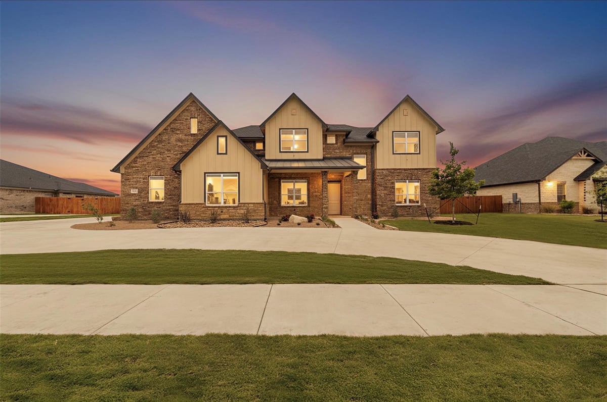 View 5608 Kemosabe Drive in The Settlement on Stagecoach 5608 Kemosabe Drive - front exterior - Luxury home in The Settlement on Stagecoach, Killeen, TX