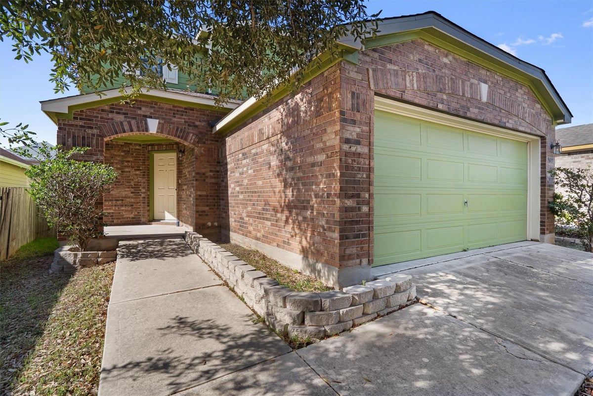 View 5608 Sunday Silence Dr in Berdoll Farms Ph 02 Sec 03 5608 Sunday Silence Dr - front exterior - Luxury home in Berdoll Farms Ph 02 Sec 03, Del Valle, TX