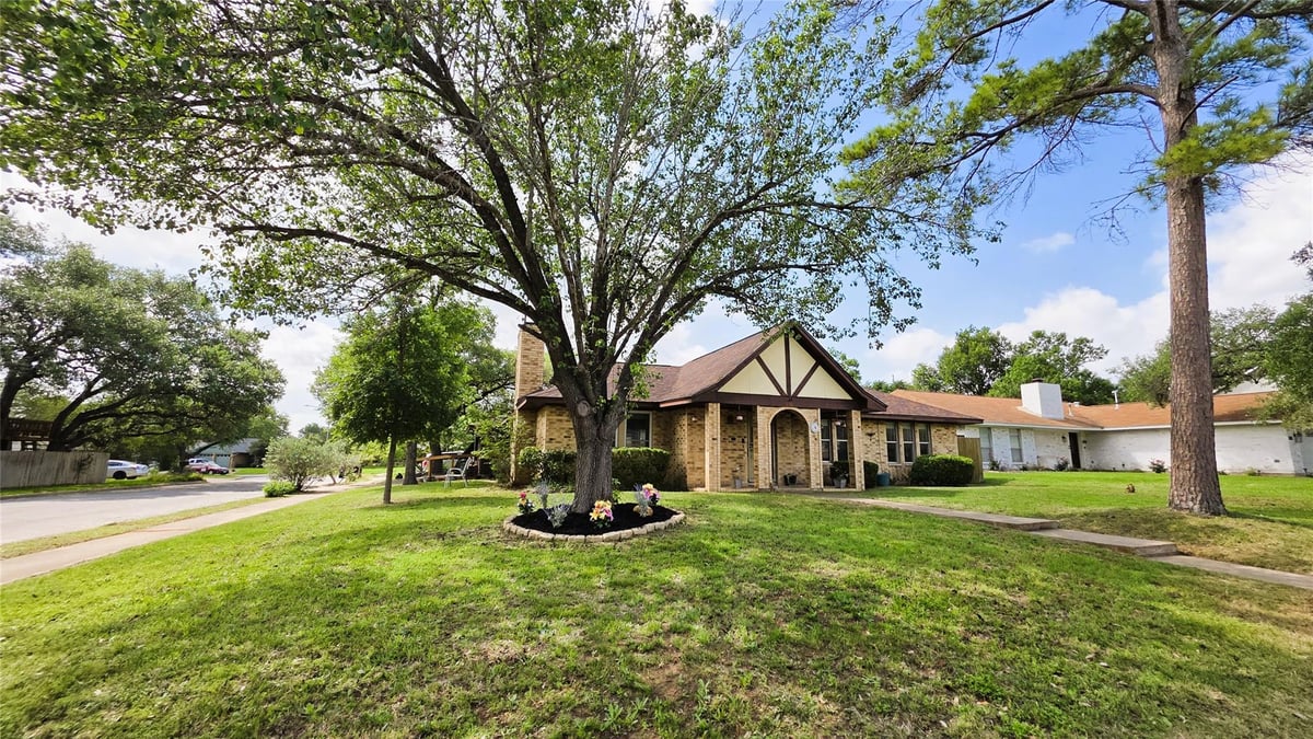 View 5609 Wagon Train Rd in VILLAGE AT WESTERN OAKS 5609 Wagon Train Rd - property photo 1 - Luxury home in VILLAGE AT WESTERN OAKS, Austin, TX