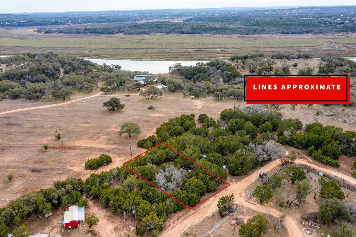 View 5617 Shirley Dr in Paradise Manor Sec 04 5617 Shirley Dr - front exterior - Luxury lot in Paradise Manor Sec 04, Marble Falls, TX