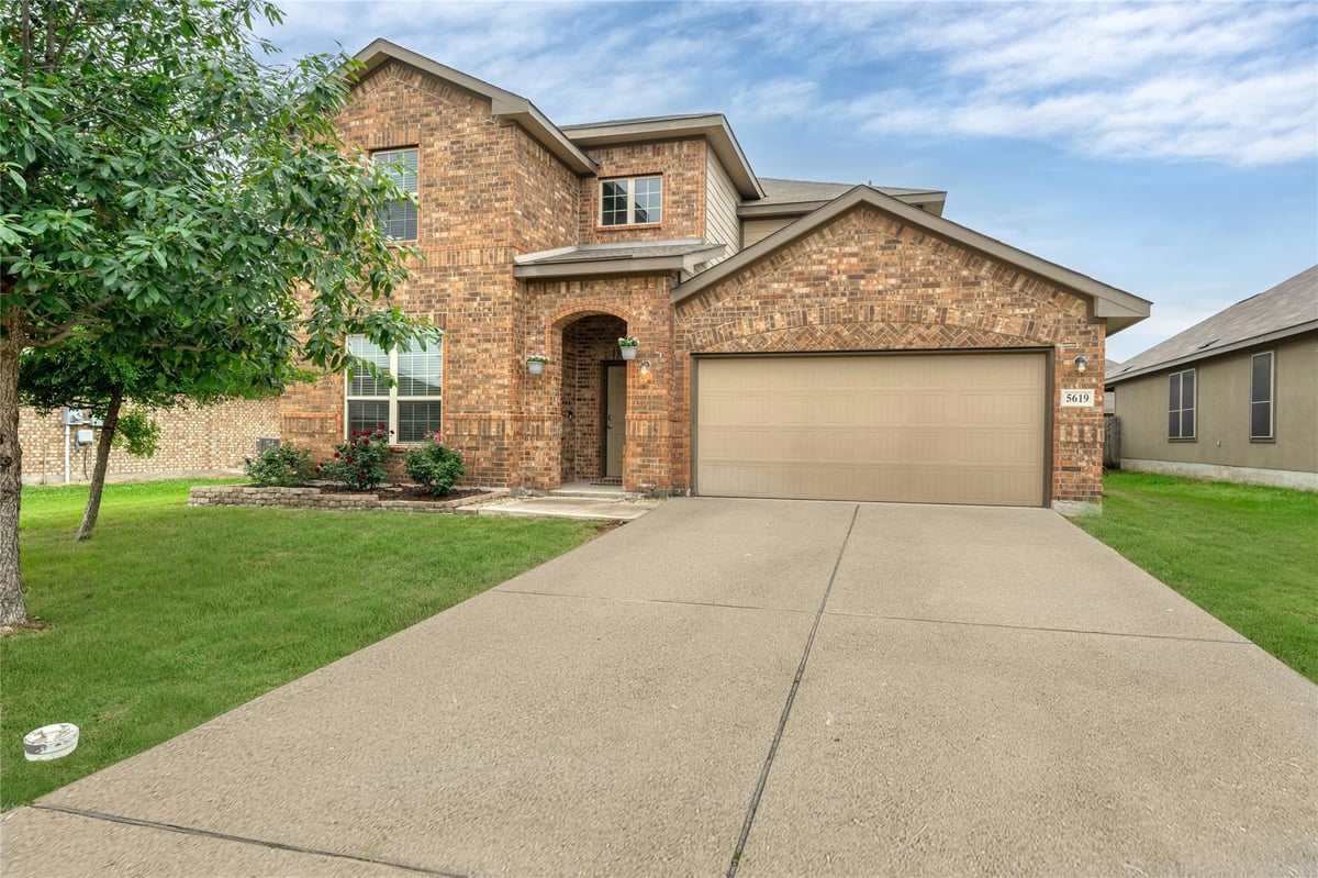View 5619 Briar Knl in Briar Meadows 5619 Briar Knl - front exterior - Luxury home in Briar Meadows, New Braunfels, TX