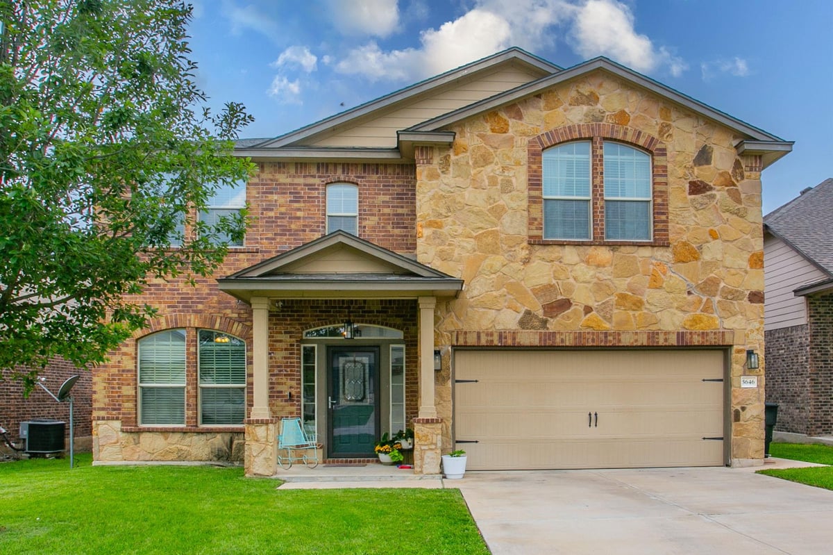 View 5646 Stonehaven Dr in Alta Vista II 5646 Stonehaven Dr - front exterior - Luxury home in Alta Vista II, Temple, TX