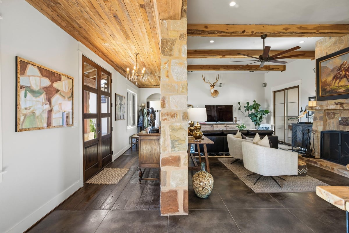 Living area at 5686 Ranch Rd 1631 - 3 bed 2 bath home