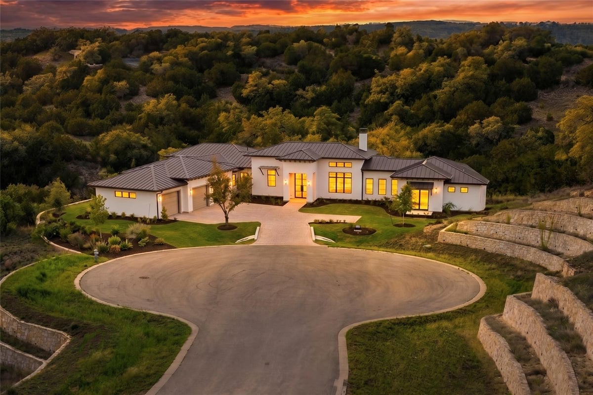 5701 HORIZON VISTA Way - front exterior - Luxury lot in Madrone Canyon, Austin, TX