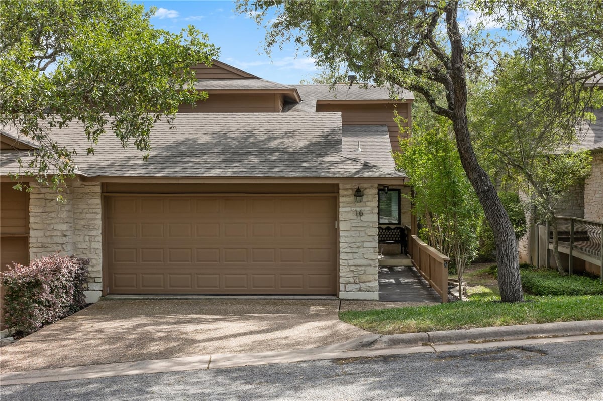Living area at 5701 Westslope Dr Unit #16 - 3 bed 2 bath home