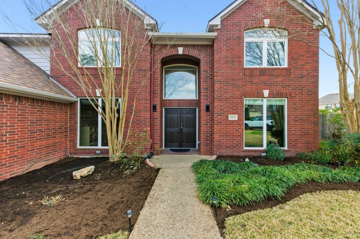 5705 Ballenton Ct - front exterior - Luxury home in Circle C Ranch, Austin, TX