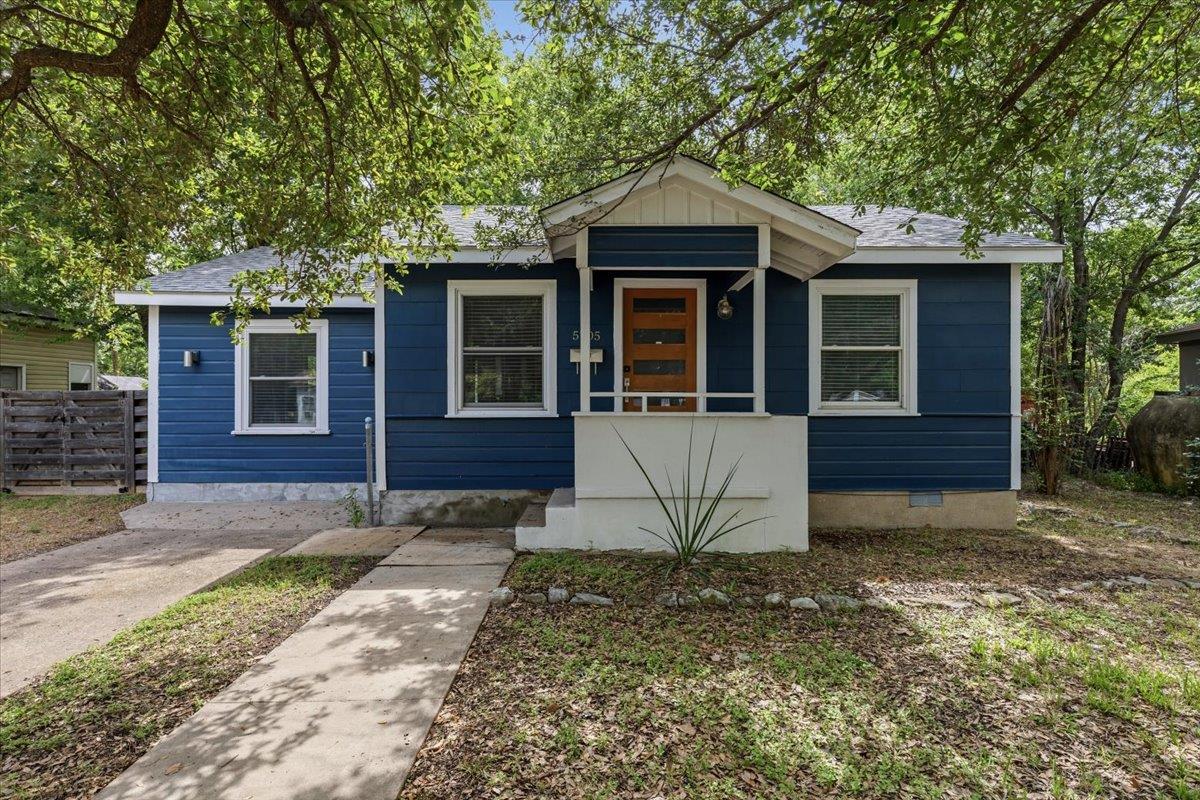 View 5705 Duval ST in Skyview Sec 03 5705 Duval ST - property photo 1 - Luxury home in Skyview Sec 03, Austin, TX