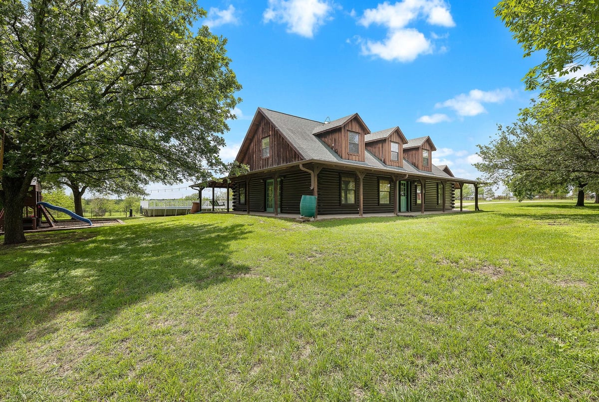 View 571 Balch RD in Osborn, Mrs B 571 Balch RD - property photo 1 - Luxury home in Osborn, Mrs B, Elgin, TX