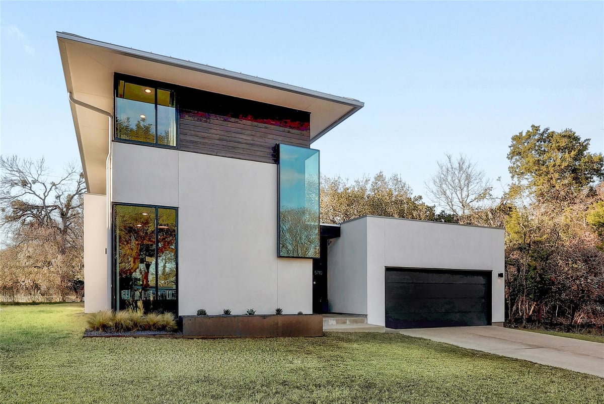 5710 Longhorn LNDG - front exterior - Luxury home in Travis Landing, Austin, TX