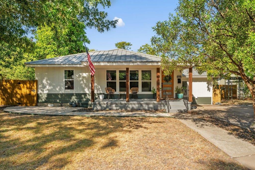 5714 Avenue D - property photo 1 - Luxury home in Skyview Sec 01, Austin, TX