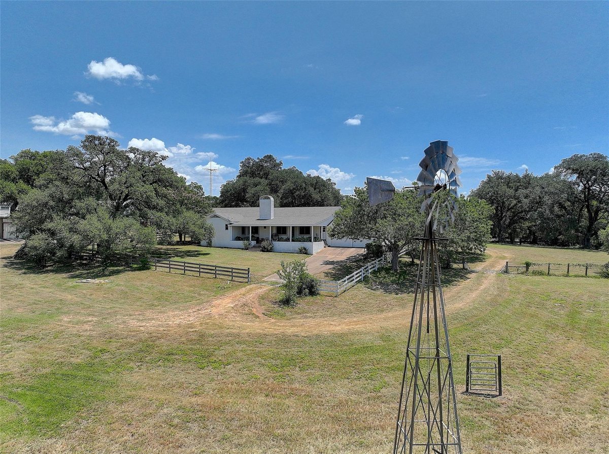 View 5715 Texas 159 Hwy 5715 Texas 159 Hwy - front exterior - Luxury home in La Grange, TX