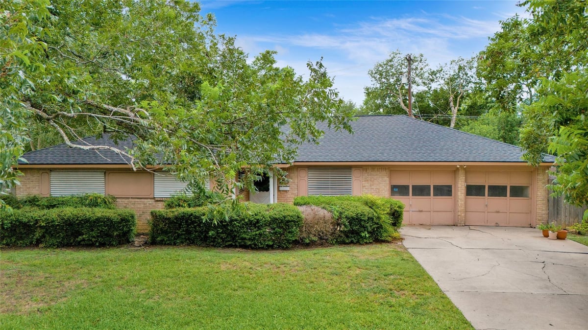 View 5724 Wellington DR in Delwood Terrace Sec 01 5724 Wellington DR - property photo 1 - Luxury home in Delwood Terrace Sec 01, Austin, TX