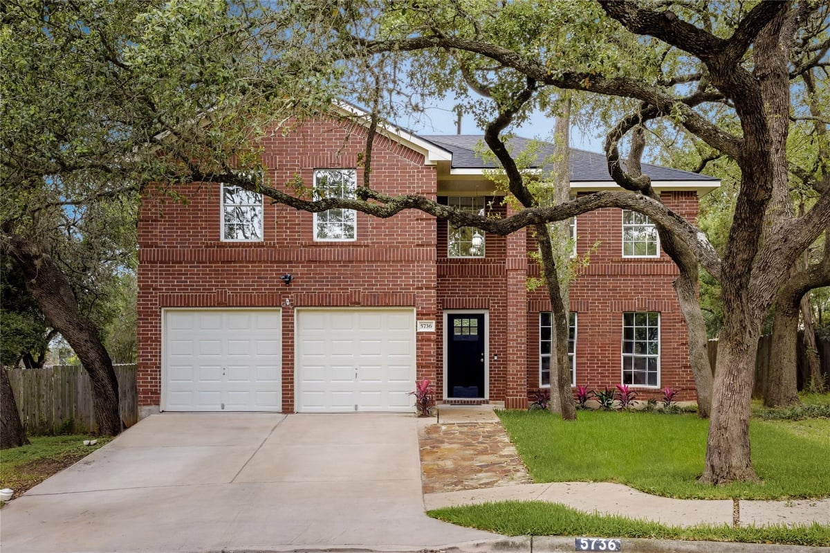 View 5736 Lomita Verde CIR in VILLAGE AT WESTERN OAKS SEC 5736 Lomita Verde CIR - front exterior - Luxury home in VILLAGE AT WESTERN OAKS SEC, Austin, TX