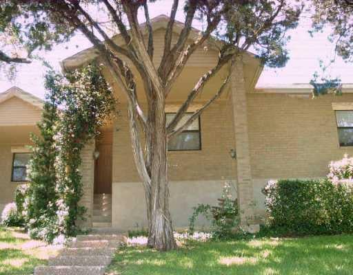 View 5744 Scout Island Circle (N) in Courtyard Phs 6 The 5744 Scout Island Circle (N) - property photo 1 - Luxury home in Courtyard Phs 6 The, Austin, TX
