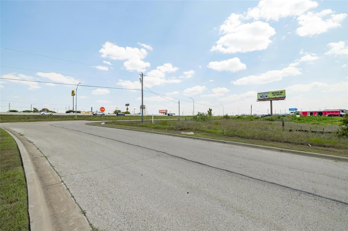 Primary bedroom at 576 TOWN CENTER Loop - Harris Add, Jarrell, TX