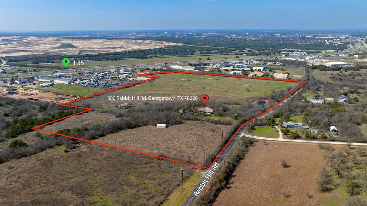 580 Rabbit Hill Rd - front exterior - Luxury home in G305M50H - E Gtown ISD Abstracts, Georgetown, TX