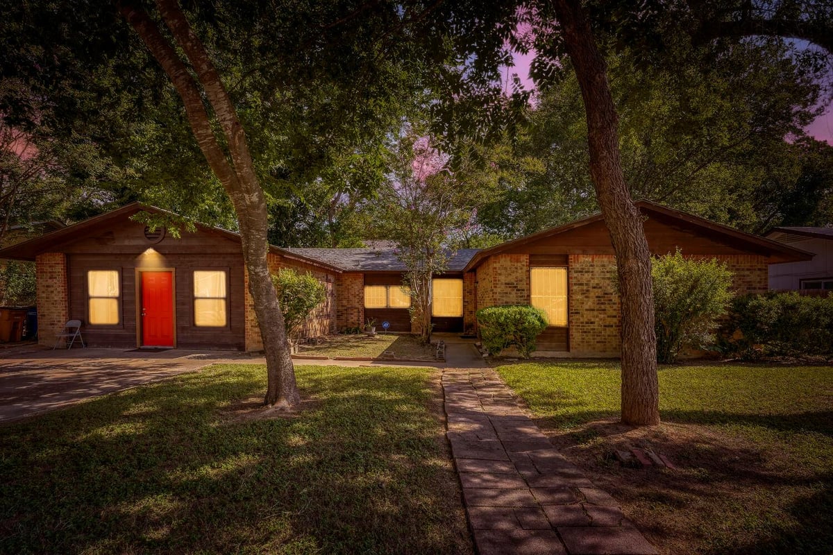 View 5800 Coolbrook DR in Crystalbrook Sec 01 5800 Coolbrook DR - property photo 1 - Luxury home in Crystalbrook Sec 01, Austin, TX