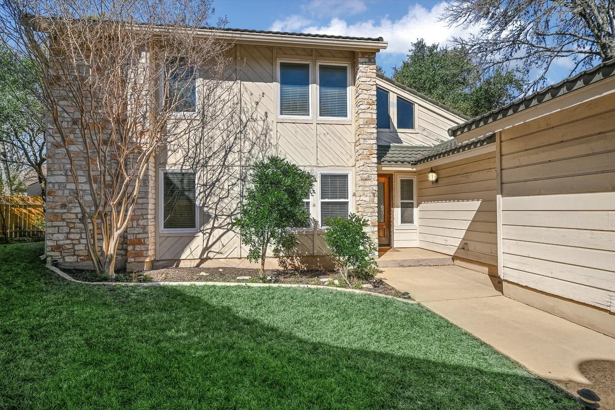 View 5802 Karankawa Cv in Courtyard Ph 01 5802 Karankawa Cv - front exterior - Luxury home in Courtyard Ph 01, Austin, TX