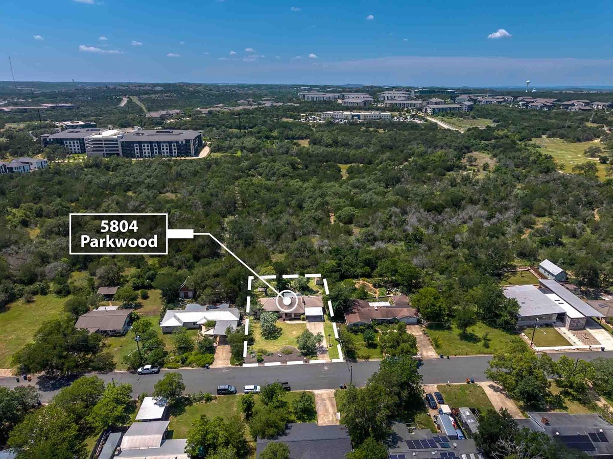 View 5804 Parkwood DR in Oak Park Resub Sec 02 & Sec 03 5804 Parkwood DR - front exterior - Luxury home in Oak Park Resub Sec 02 & Sec 03, Austin, TX