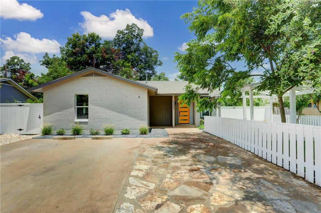 View 5804 Tracy Lynn Ln Unit #B in Colorado East One-A 5804 Tracy Lynn Ln Unit #B - front exterior - Luxury home in Colorado East One-A, Austin, TX