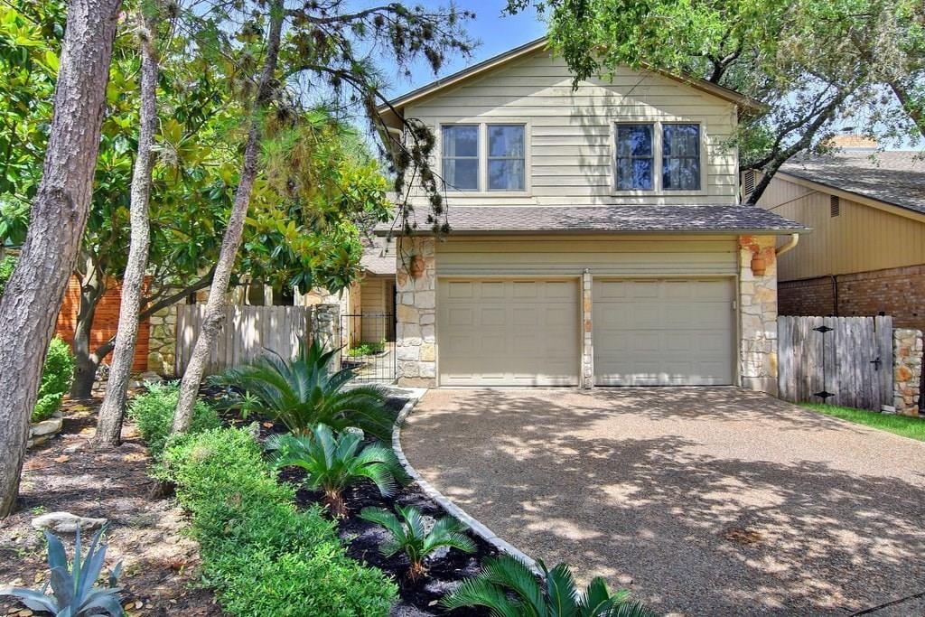 View 5805 Karankawa Cv in Courtyard 5805 Karankawa Cv - property photo 1 - Luxury home in Courtyard, Austin, TX