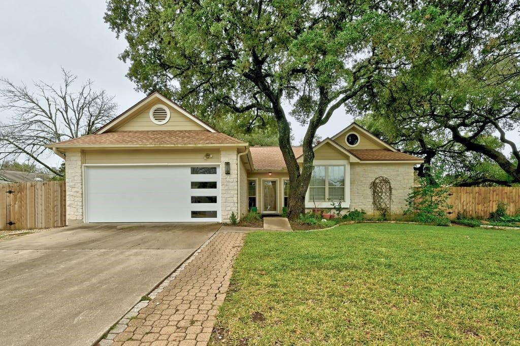 View 5807 Convict Hill Rd in Village At Western Oaks 06 5807 Convict Hill Rd - front exterior - Luxury home in Village At Western Oaks 06, Austin, TX
