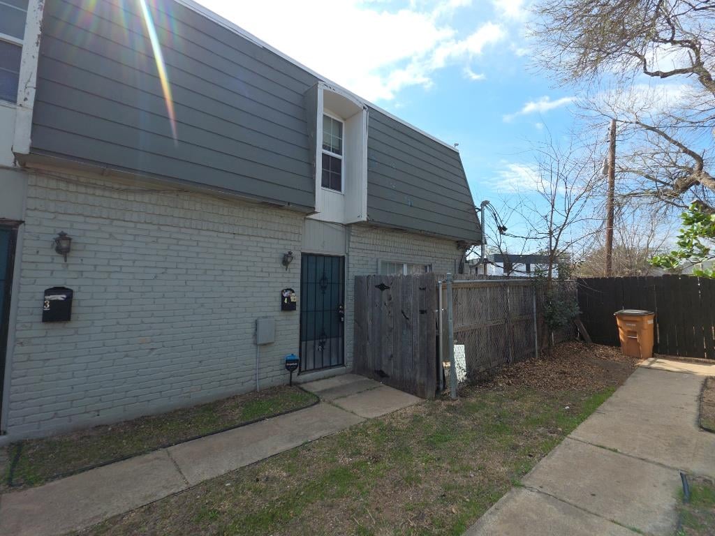 View 5808 Wellington DR Unit #4 in Delwood Terrace Sec 01 5808 Wellington DR Unit #4 - property photo 1 - Luxury home in Delwood Terrace Sec 01, Austin, TX