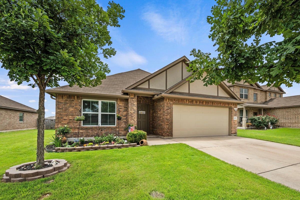 5809 Livorno Cv - front exterior - Luxury home in Siena, Round Rock, TX