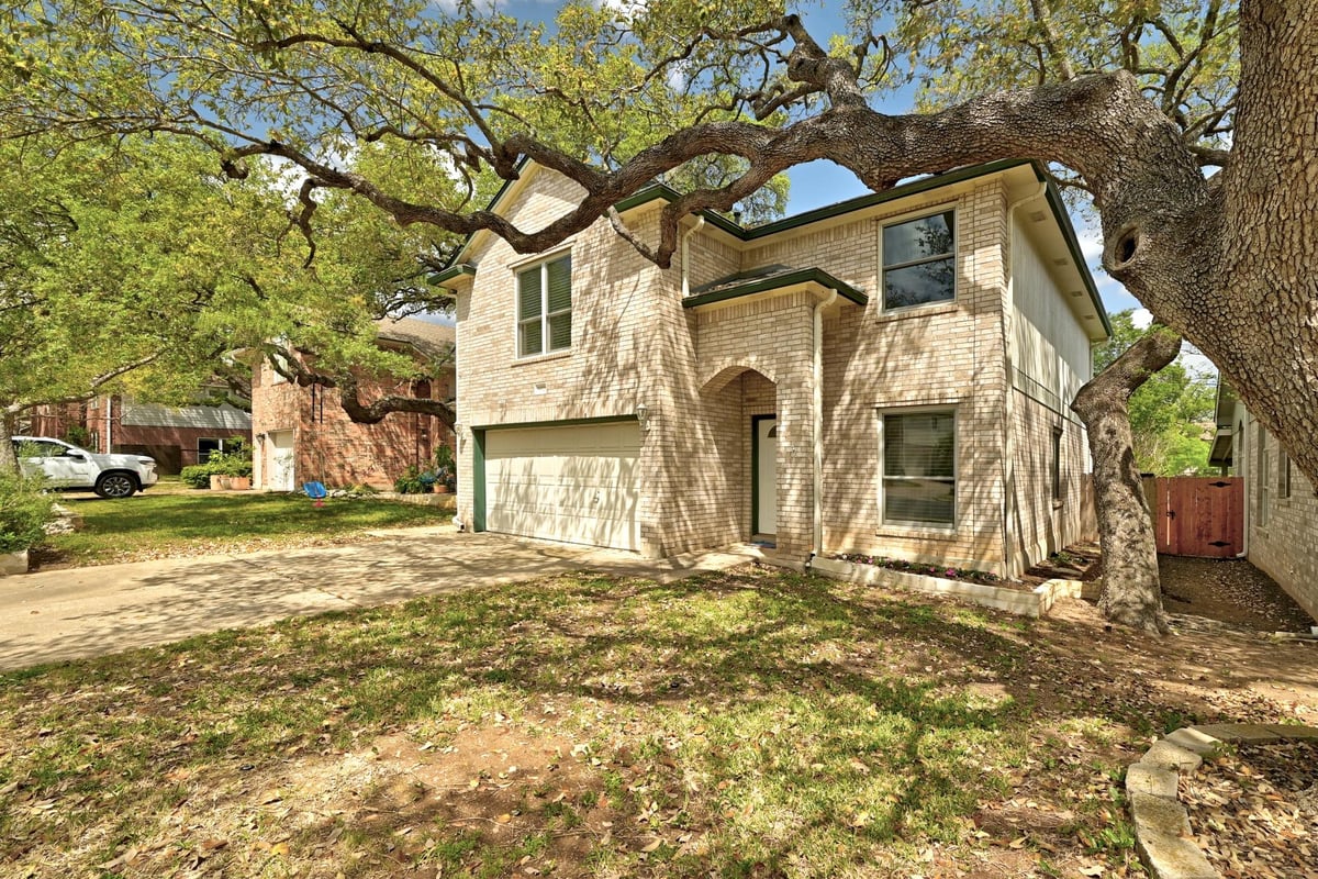 View 5812 Kayview DR in Village at Western Oaks IX 5812 Kayview DR - property photo 1 - Luxury home in Village at Western Oaks IX, Austin, TX