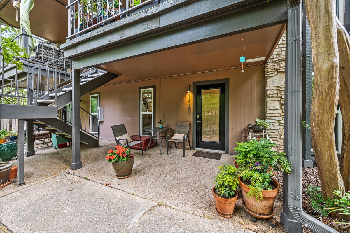 Living area at 5820 Berkman Dr Unit #119 - 1 bed 1 bath home