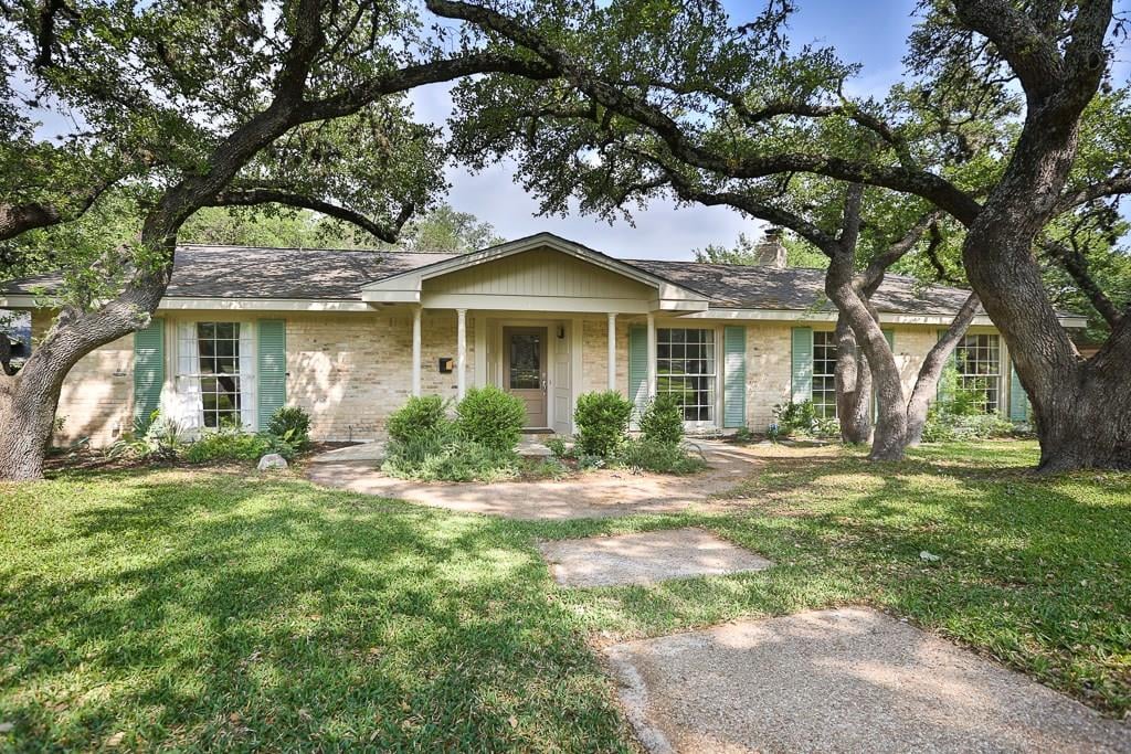 View 5822 Trailridge DR in Highland Hills Sec 03 5822 Trailridge DR - front exterior - Luxury home in Highland Hills Sec 03, Austin, TX