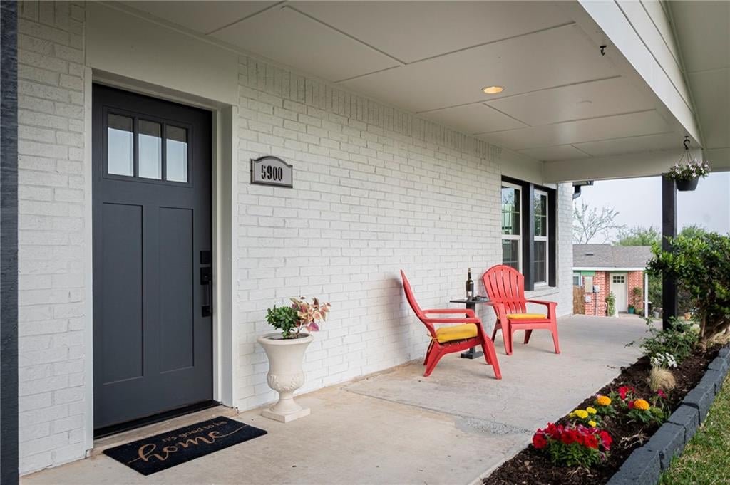 View 5900 Signal Pt in Meadows At Trinity Crossing Ph 5900 Signal Pt - front exterior - Luxury home in Meadows At Trinity Crossing Ph, Austin, TX