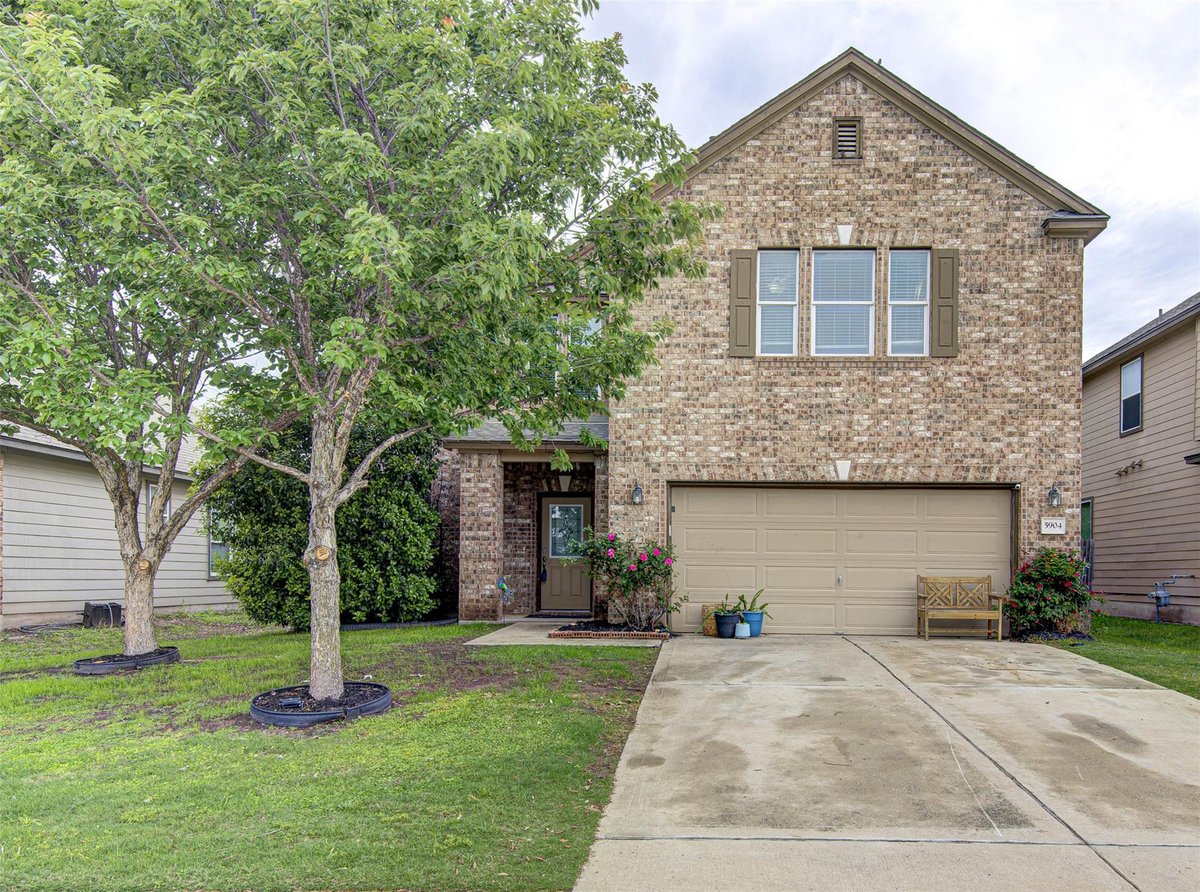 View 5904 Pescia St in Siena Ph I Sec 24 5904 Pescia St - front exterior - Luxury home in Siena Ph I Sec 24, Round Rock, TX