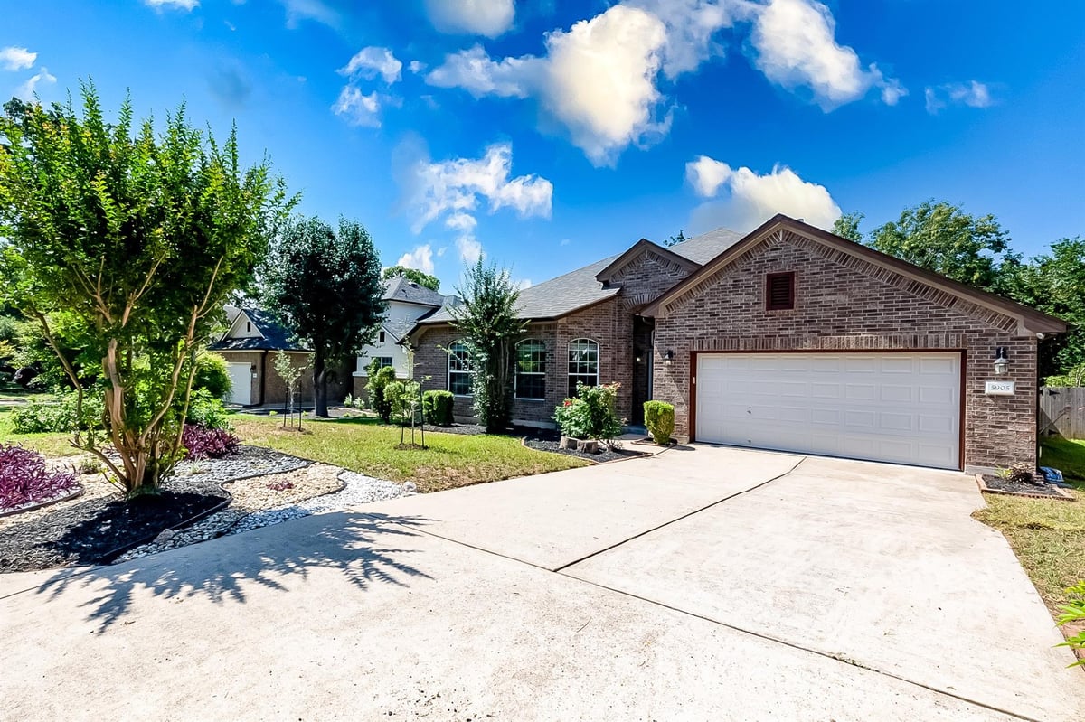 View 5905 York Bridge Cir in Circle C Ranch Phs C Sec 9 5905 York Bridge Cir - front exterior - Luxury home in Circle C Ranch Phs C Sec 9, Austin, TX