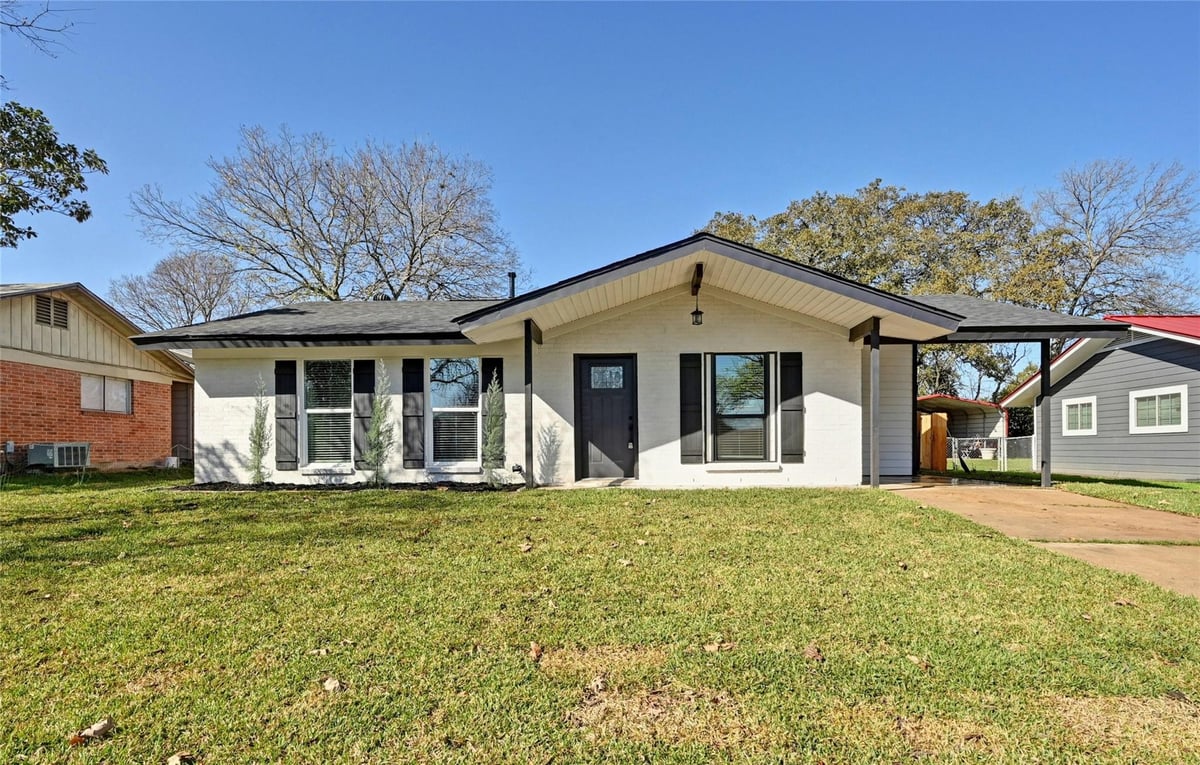 View 5906 Breezewood Dr in Flournoys Sweetbriar Sec 06 5906 Breezewood Dr - front exterior - Luxury home in Flournoys Sweetbriar Sec 06, Austin, TX