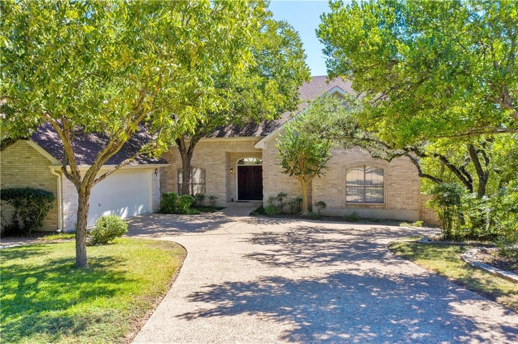 View 5907 Overlook DR in Overlook 5907 Overlook DR - property photo 1 - Luxury home in Overlook, Austin, TX