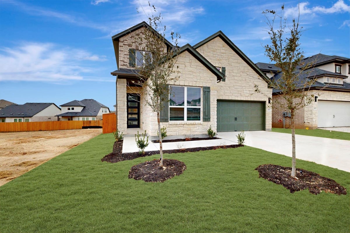 Living area at 591 Darley Oaks Dr - 4 bed 3 bath home