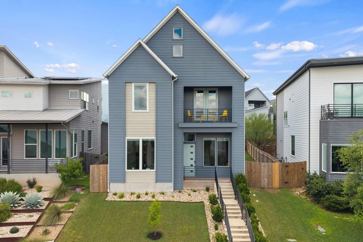 5917 Florencia LN - front exterior - Luxury home in Meadows At Trinity Crossing Ph, Austin, TX