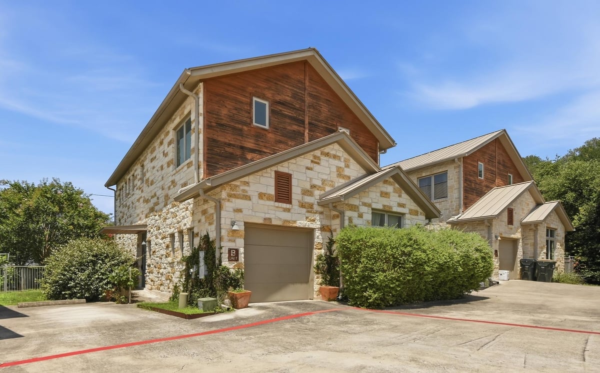 View 592 Fm 967 Unit #B in Creekside Villas Twnhms 592 Fm 967 Unit #B - front exterior - Luxury home in Creekside Villas Twnhms, Buda, TX