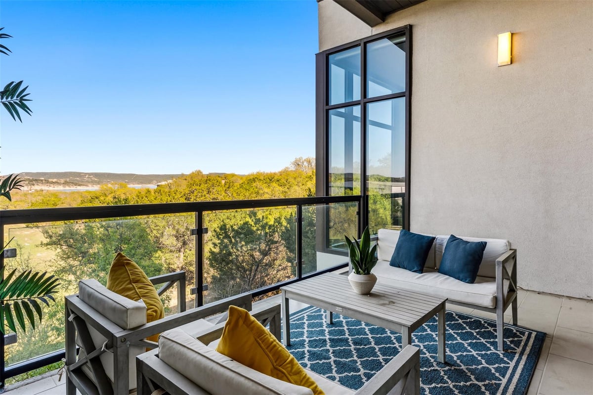 Living area at 5921 Hi Line Rd Unit #2304 - 3 bed 2 bath home