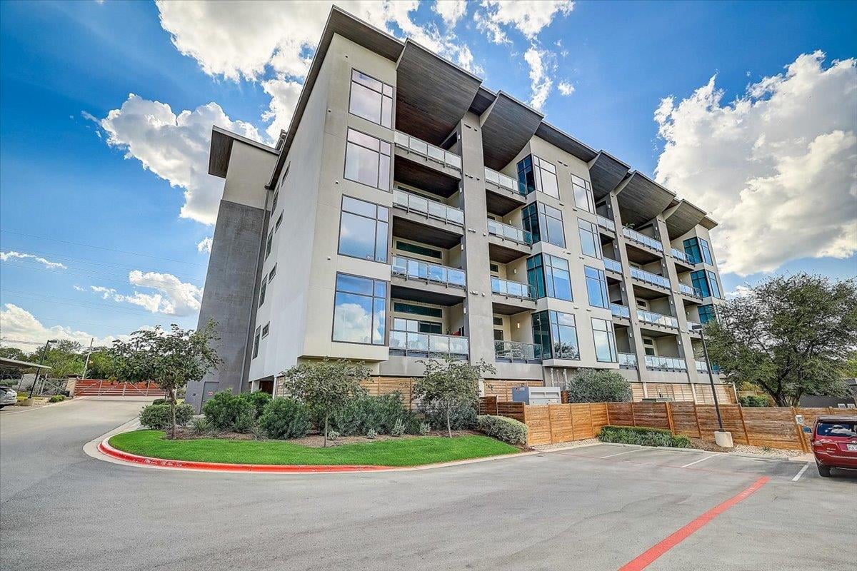 View 5921 Hiline Rd Unit #1204 in Waterfall On Lake Travis Condo 5921 Hiline Rd Unit #1204 - front exterior - Luxury home in Waterfall On Lake Travis Condo, Austin, TX