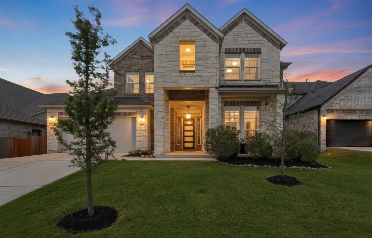 Living area at 594 Baretta Loop - 4 bed 3 bath home