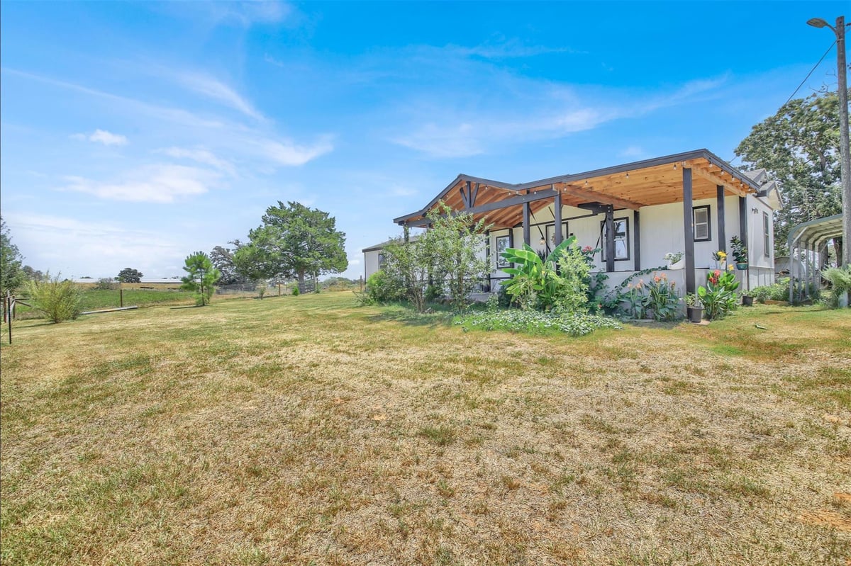 View 599 Rocky LN in Iron Mountain Farms Sub Tr 599 Rocky LN - property photo 1 - Luxury home in Iron Mountain Farms Sub Tr, Luling, TX