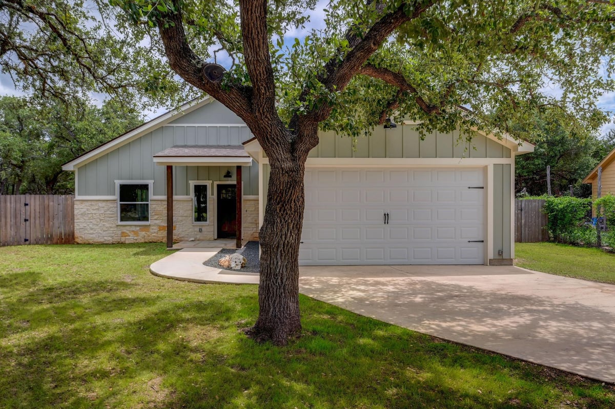 View 6 Chapotec CIR in Woodcreek Sec 8 6 Chapotec CIR - front exterior - Luxury home in Woodcreek Sec 8, Wimberley, TX