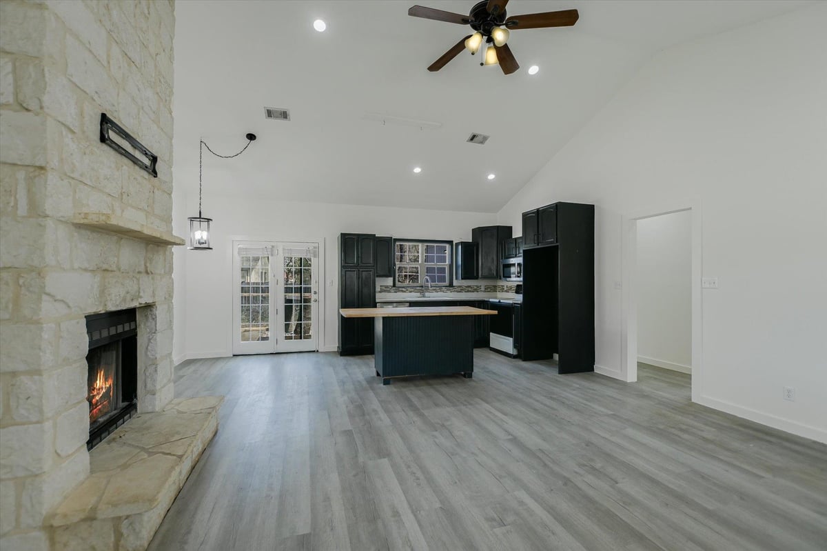 Living area at 6 Happy Hollow Ln - 3 bed 2 bath home